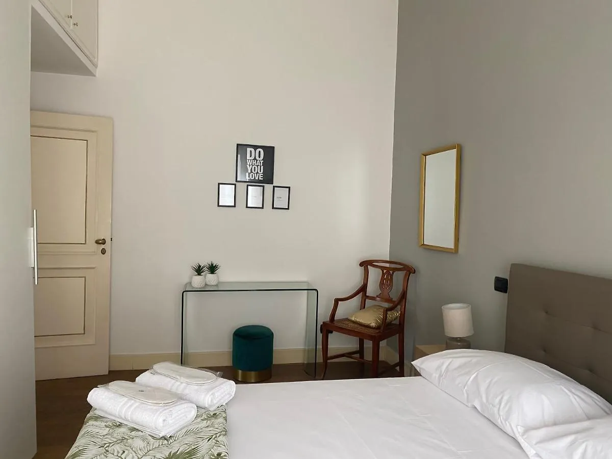 “La Pinta” Elegante Appartamento Al Vomero Naples