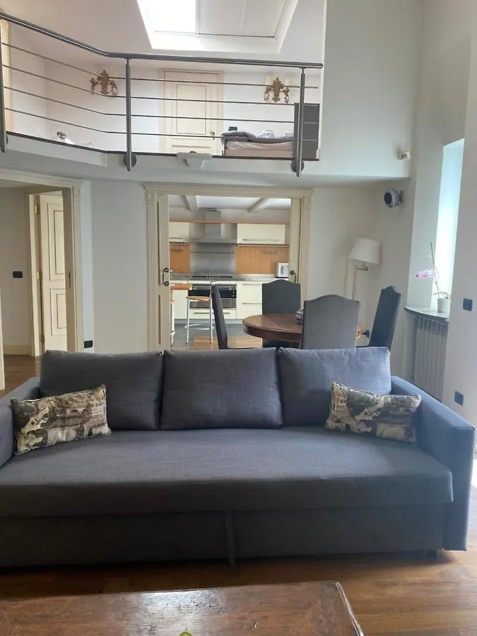 Apartment “La Pinta” Elegante Appartamento Al Vomero Naples Italy