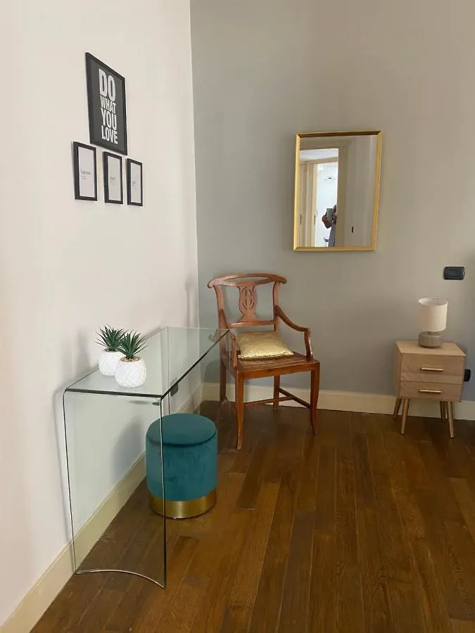 “La Pinta” Elegante Appartamento Al Vomero Naples Apartment