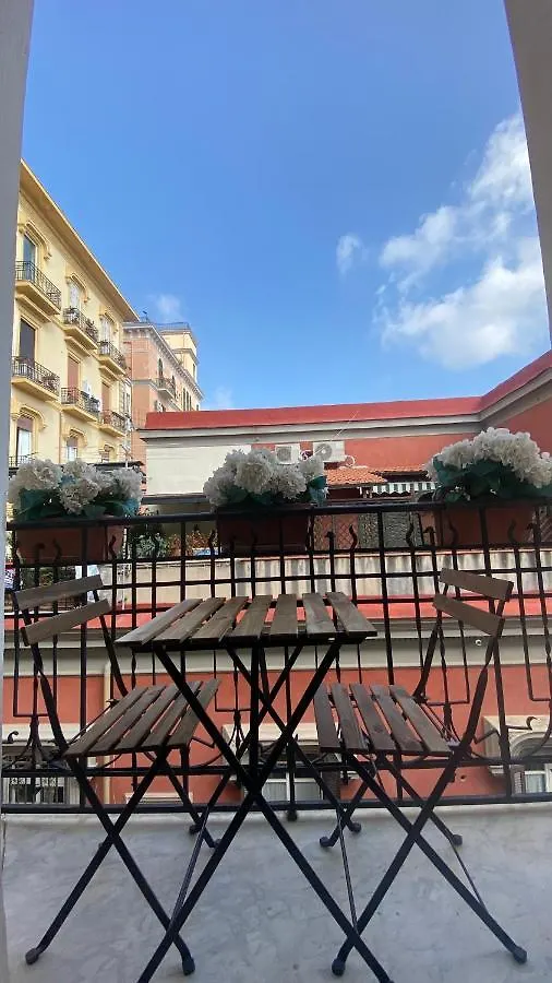 “La Pinta” Elegante Appartamento Al Vomero Naples Italy