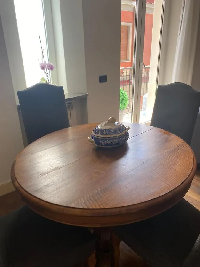 “La Pinta” Elegante Appartamento Al Vomero Naples Apartment
