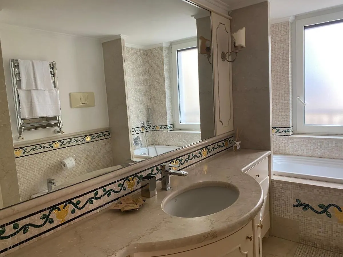 “La Pinta” Elegante Appartamento Al Vomero Naples