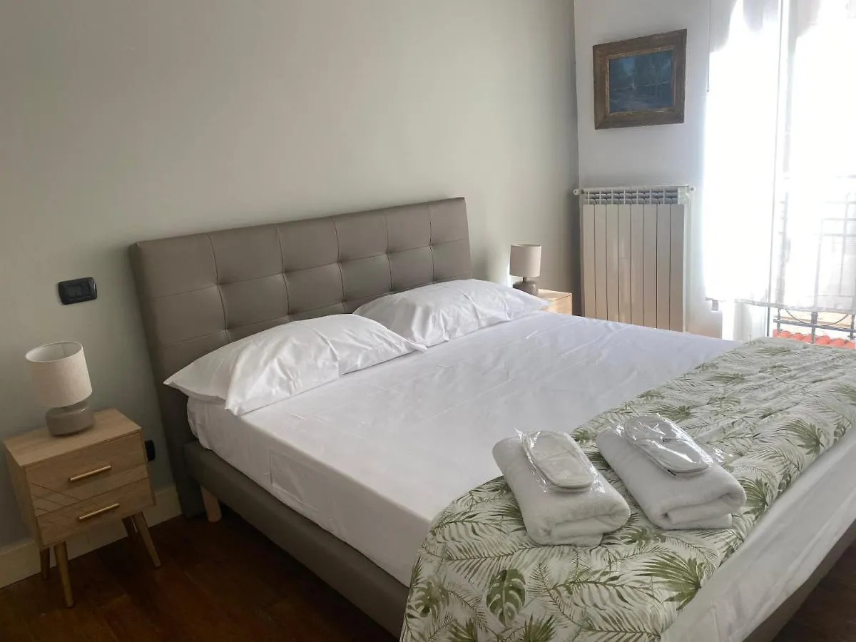 Apartment “La Pinta” Elegante Appartamento Al Vomero Naples Italy